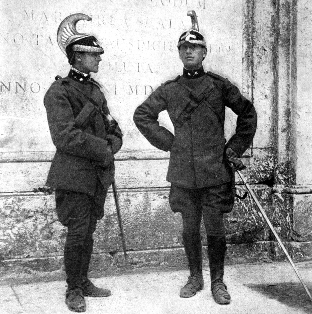 Kaksi italialaista lohikäärmettä, 1922. tekijältä Donald McLeish