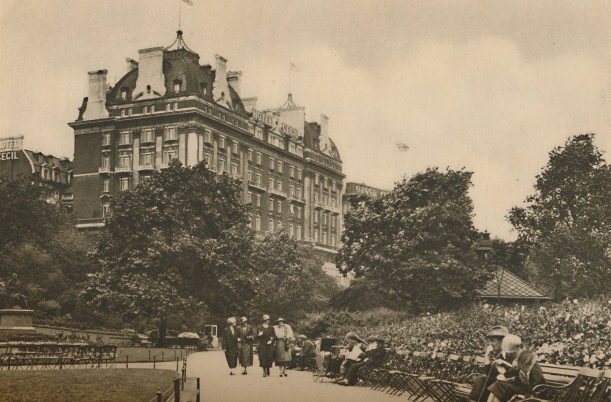 Villiers Streetin osa Victoria Gardenista ja näkymä Cecil-hotellista, vuodelta 1935. tekijältä Donald McLeish