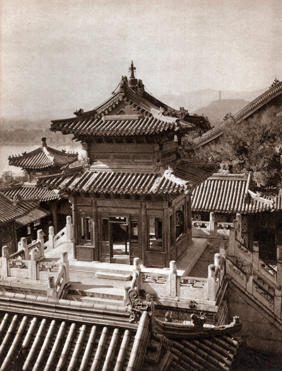 Pronssinen paviljonki, Sumerin palatsi, Beijing tekijältä Donald Mennie