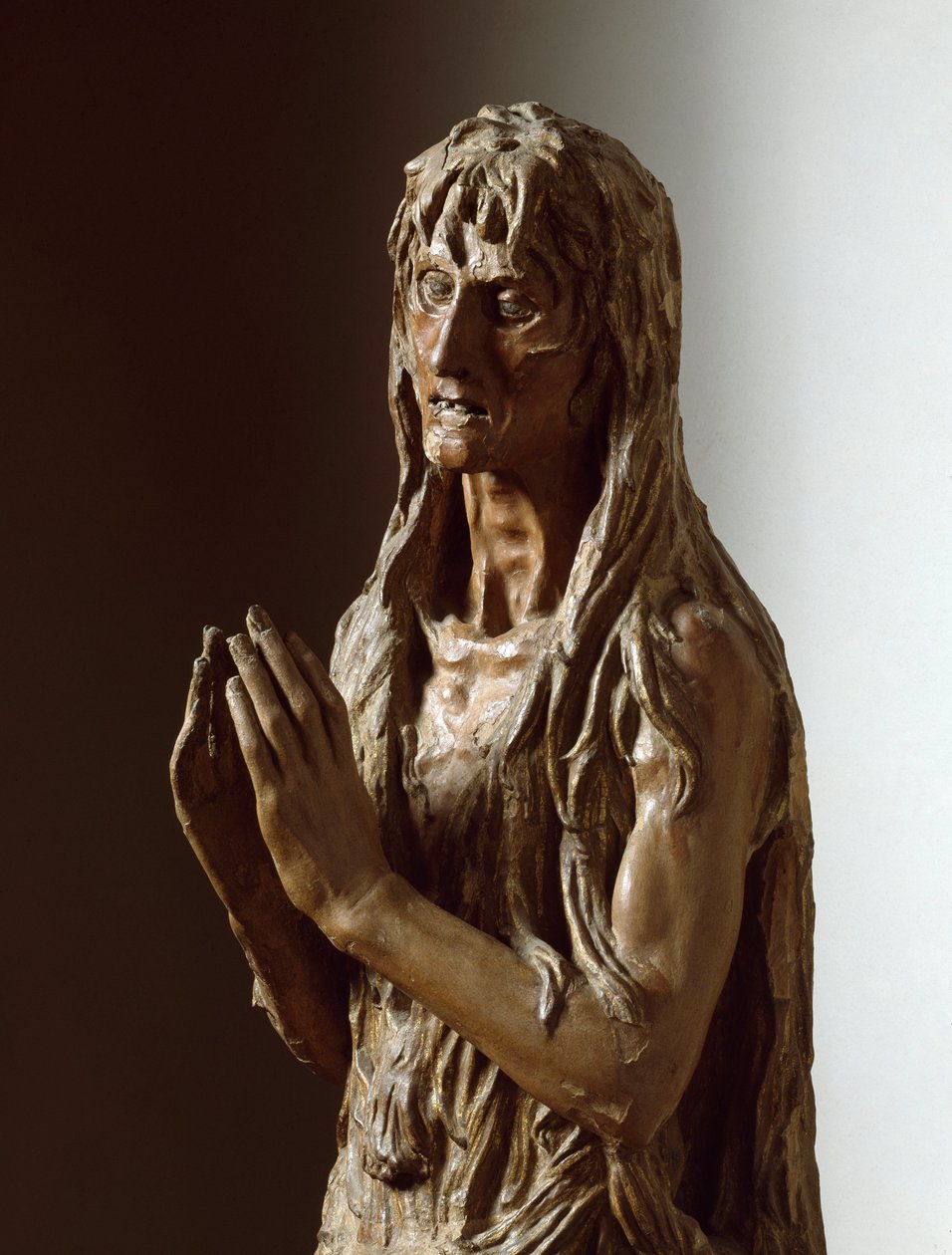 Maria Magdaleena. Polykrominen puuveistos tekijältä Donatello