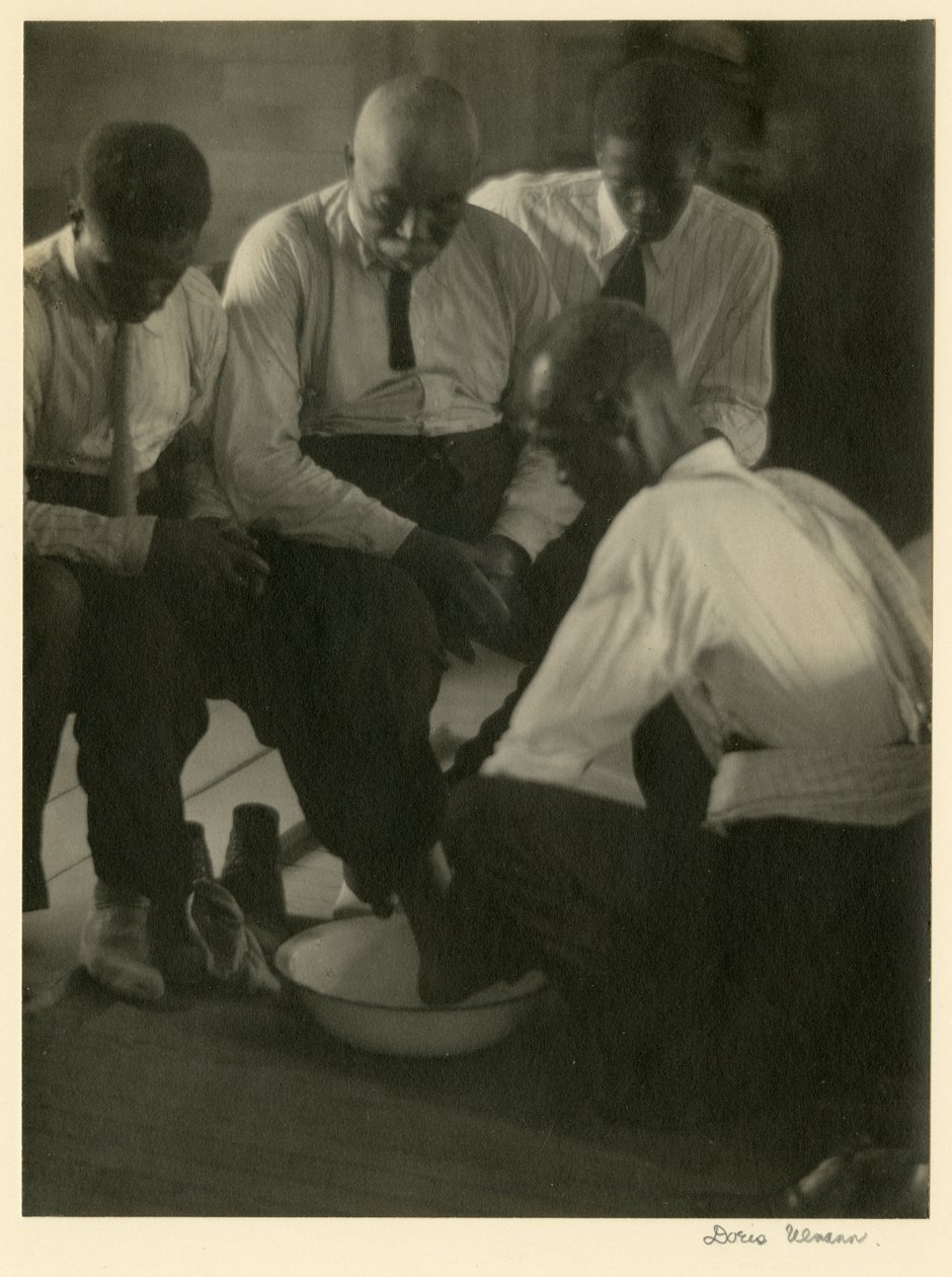 Jalkojen pesu, Etelä-Carolina, n. 1929 tekijältä Doris Ulmann