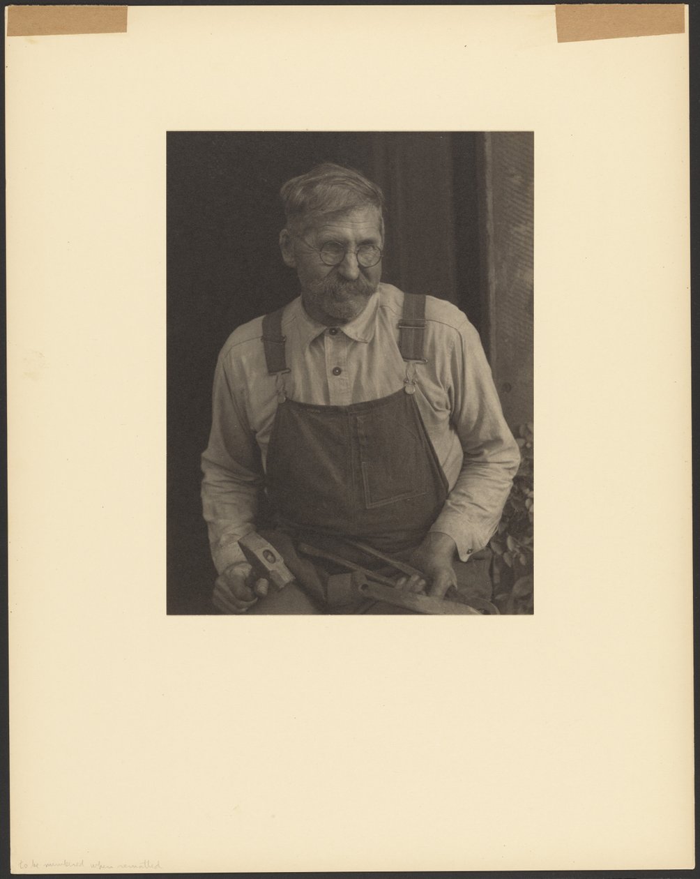 [James Duff, Viulunsoittaja, Hazard, Kentucky, Holding Tools] tekijältä Doris Ulmann