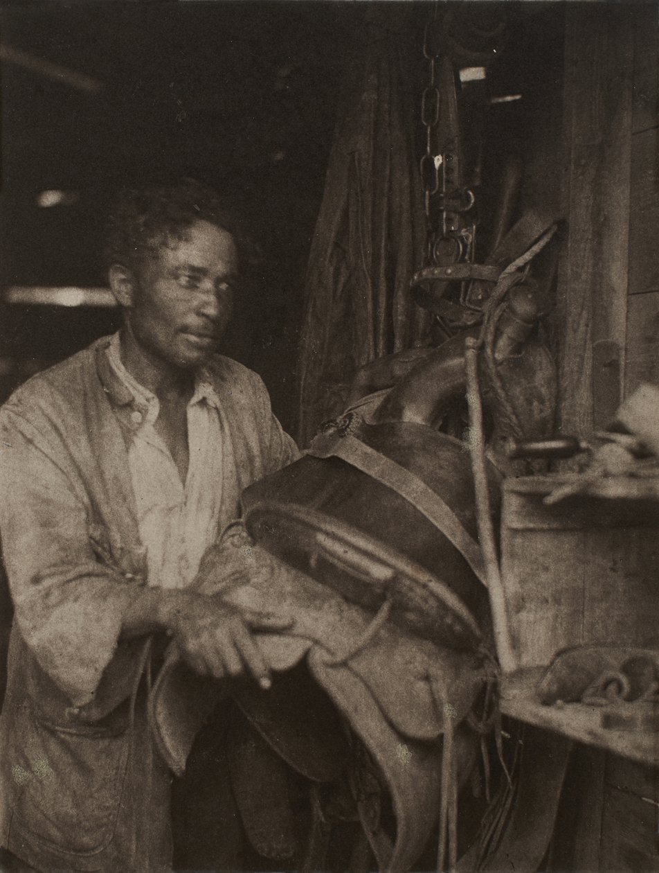 Mies satulan kanssa, n.1920 (platinavedos) tekijältä Doris Ulmann