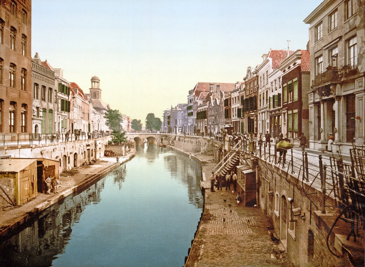 Näkymä alaspäin Oudegrachtiin Utrechtissa, 1890-1900 tekijältä Dutch Photographer