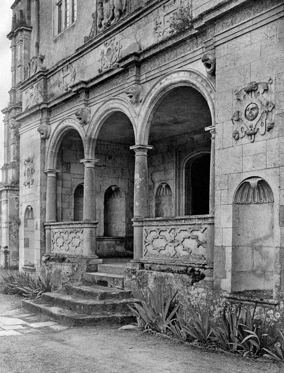 Loggia, Cranbornen kartano, Dorset, 1924-1926. tekijältä E. Bastard