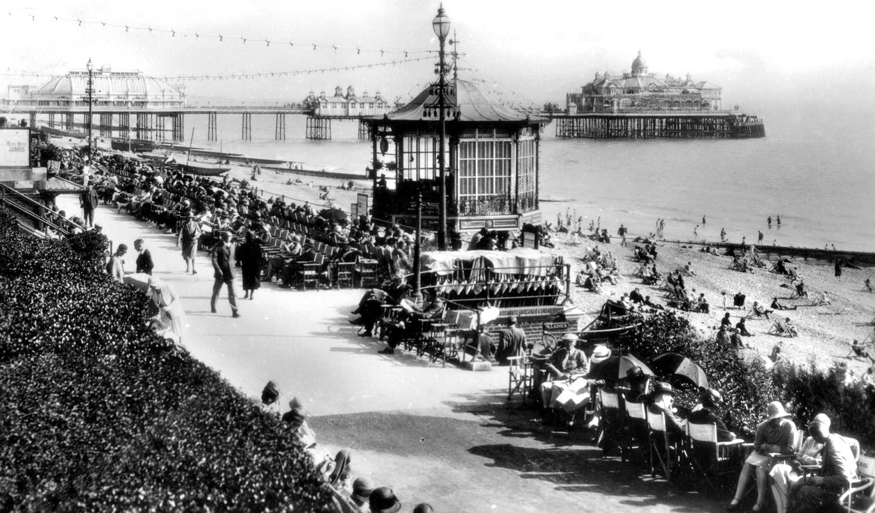 Bandstand ja laituri, Eastbourne, East Sussex, 1900-luvun alku. tekijältä E. Dennis