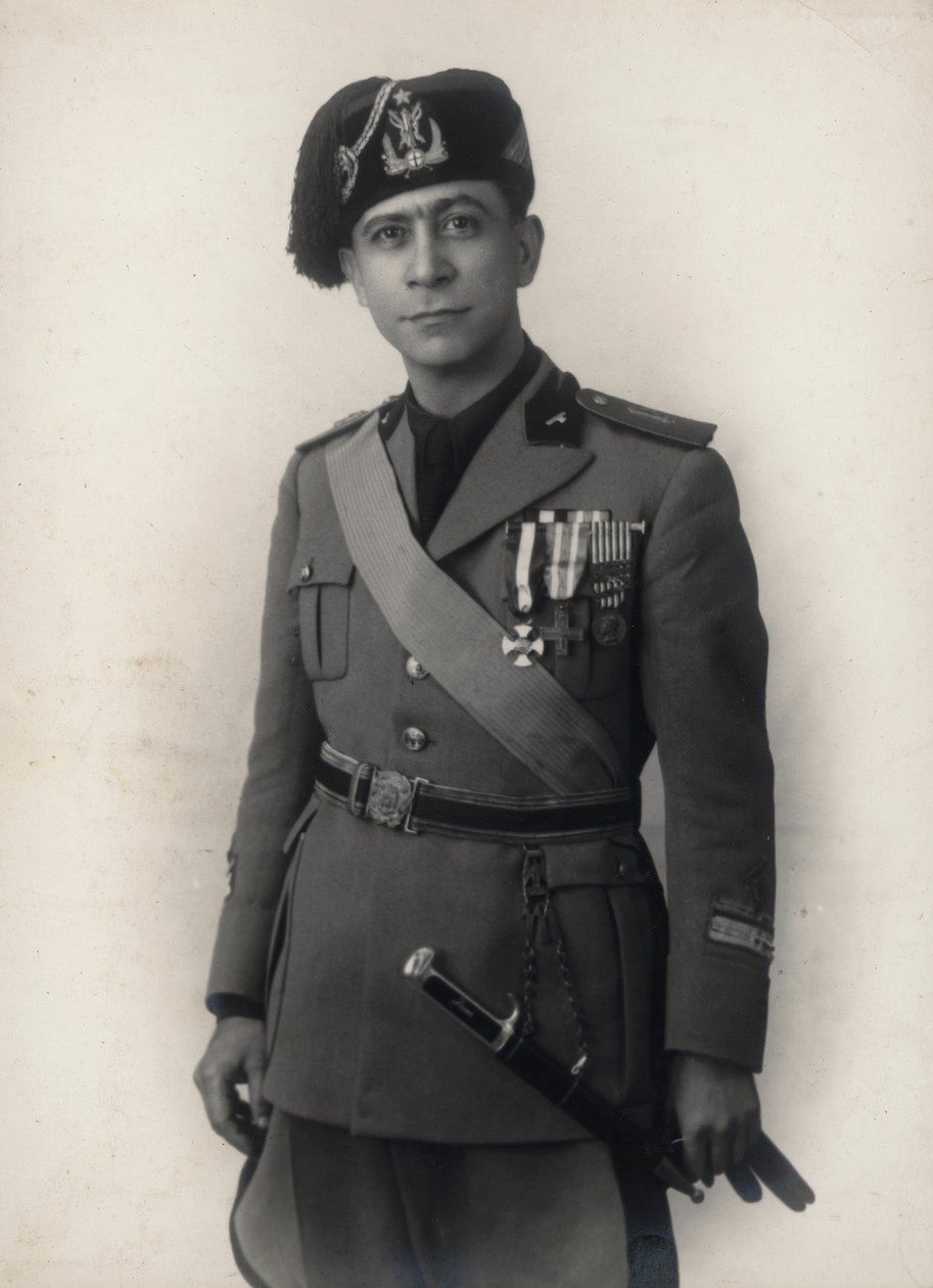 Albumi "MVSN- Blackshirts": Senior Major Medical Militia (m/w kuva) tekijältä E. Ruggiani