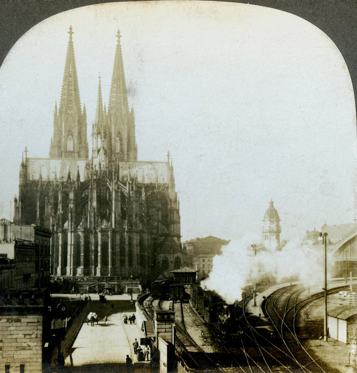 Kölnin tuomiokirkko rautatiesillalta, Köln, Saksa. tekijältä E. W. Kelley