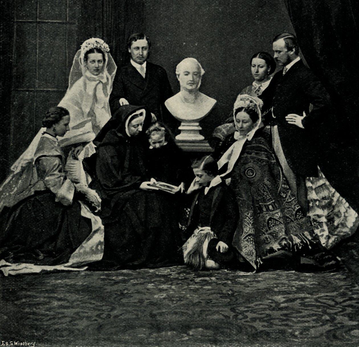 A Royal Family Group, 10. maaliskuuta 1863, c1897. tekijältä E. and S. Woodbury
