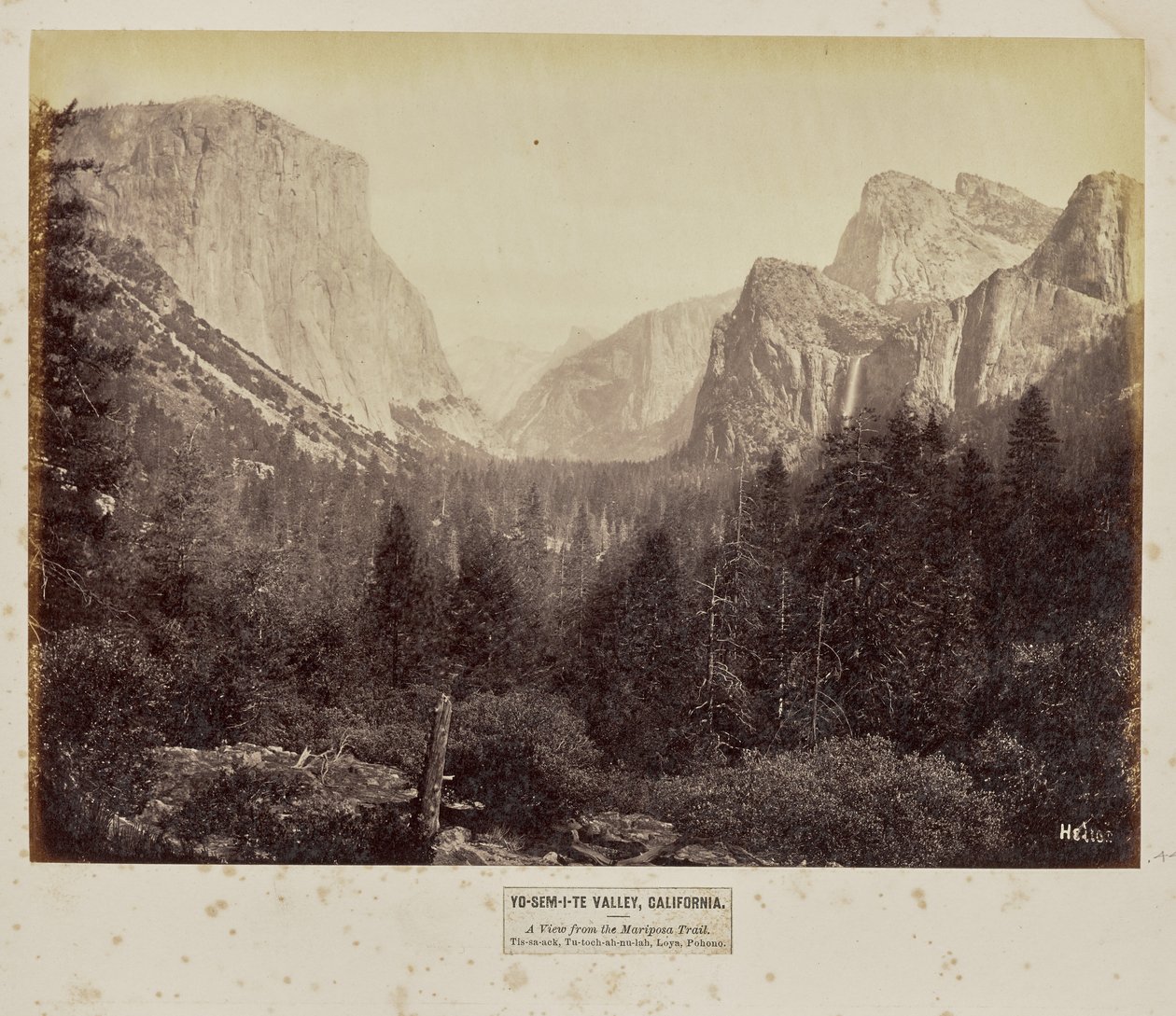 Yo-Sem-i-te Valley, Kalifornia. Näkymä Mariposa-polulta. Tis-sa-ack, Tu-toch-ah-nu-lah, Loya, Pohono... tekijältä Eadweard J. Muybridge