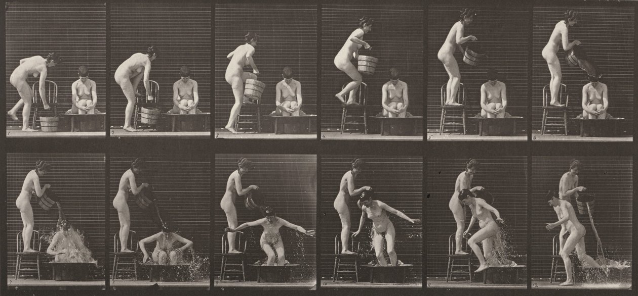 Taulu numero 406. Nainen kaataa ämpärillisen vettä toisen naisen päälle tekijältä Eadweard Muybridge