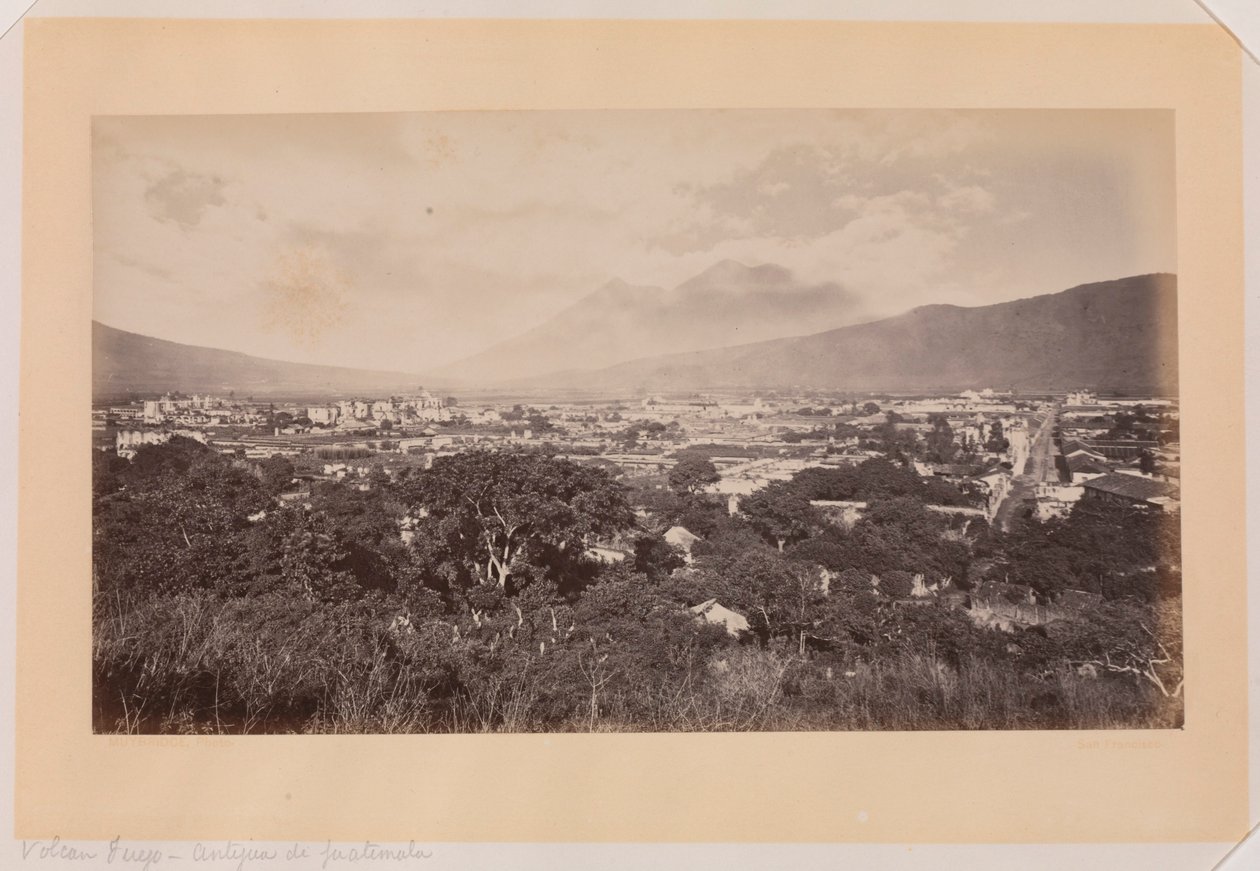 Fuegon tulivuori, Antigua de Guatemala tekijältä Eadweard Muybridge