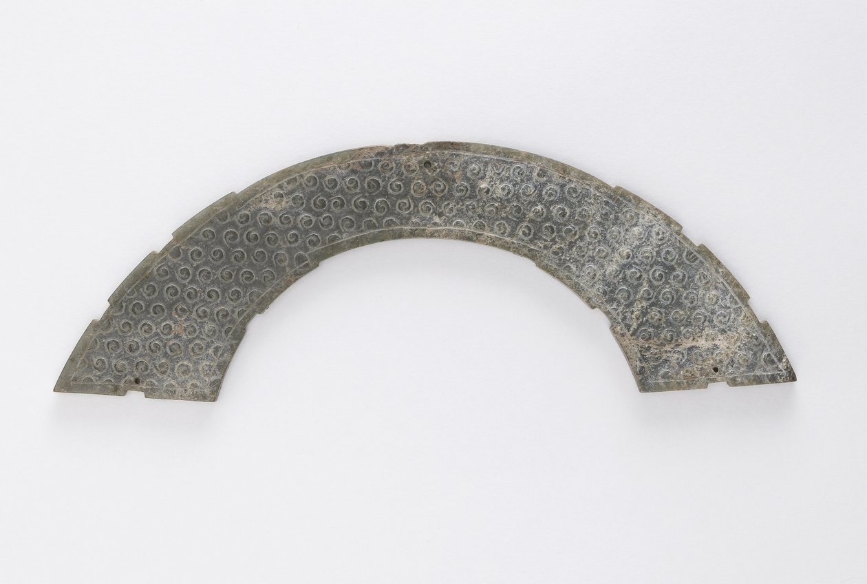 Ohut laatta leikattu ympyrän kaarella, tyyppiä huang, Changsha, Hunanin maakunta, 4.-3. vuosisadalla eKr. (jade) tekijältä Eastern Zhou Dynasty Chinese School