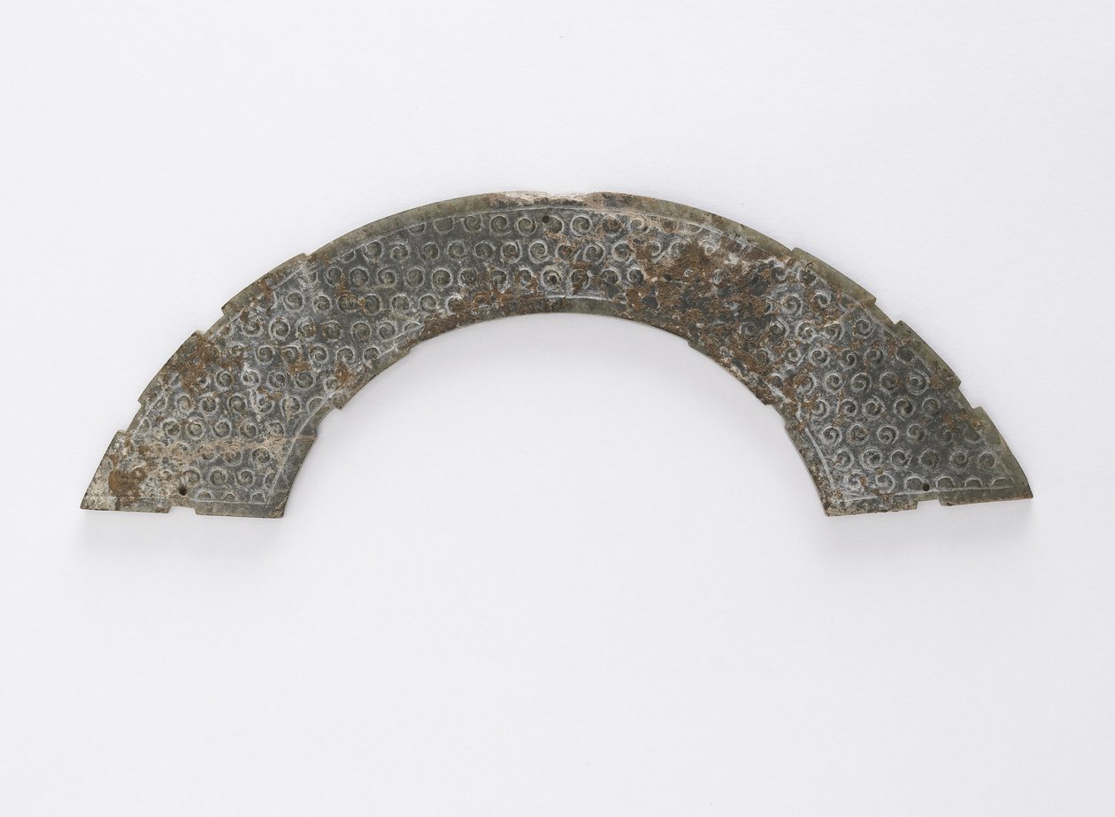 Ohut laatta leikattu ympyrän kaarella, tyyppiä huang, Changsha, Hunanin maakunta, 4.-3. vuosisadalla eKr. (jade) tekijältä Eastern Zhou Dynasty Chinese School