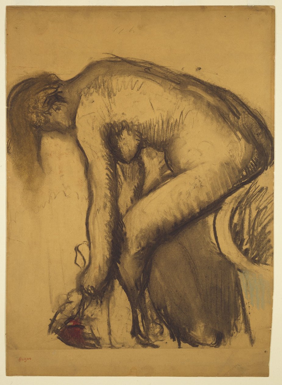 Kylvyn jälkeen (nainen kuivaa jalkojaan), n. 1900 (hiili, pesu, pastelli laudalle asetettu paperille) tekijältä Edgar Degas