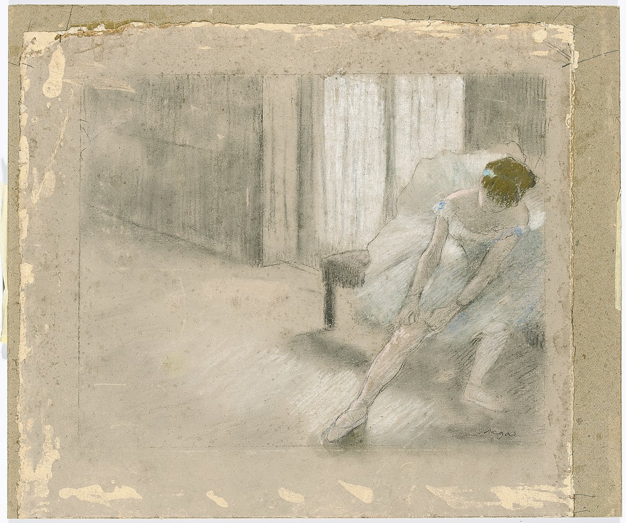 Tanssija istuu, säätelee sukkiaan, Danseuse tirant son maillot tekijältä Edgar Degas