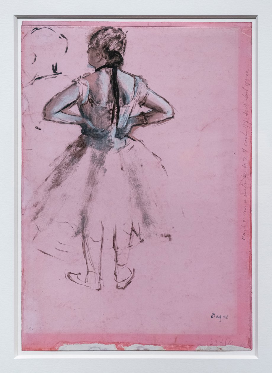 Tanssija, näkymä takaa, kädet lantiolla. Noin 1873. Öljymaalaus, paperille tekijältä Edgar Degas