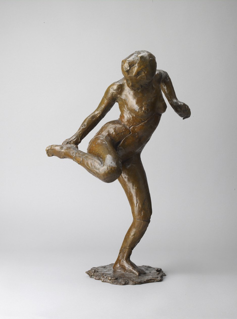 Tanssija katselee oikean jalkansa pohjaa (pronssia vaaleanruskea patina. Ontto, kadonnut vaha, valettu) tekijältä Edgar Degas