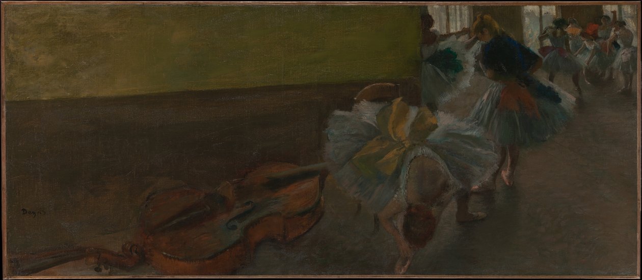 Tanssijat harjoitussalissa kontrabasson seurassa tekijältä Edgar Degas