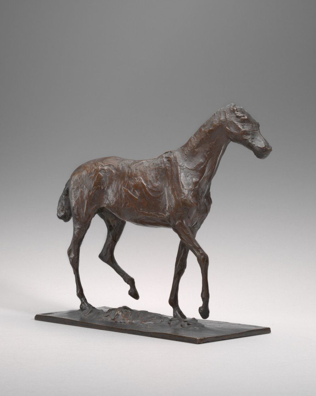 Horse Walking, alkuperäinen vaha mahdollisesti 1870-luvun alussa, valettu n. 19201921. tekijältä Edgar Degas
