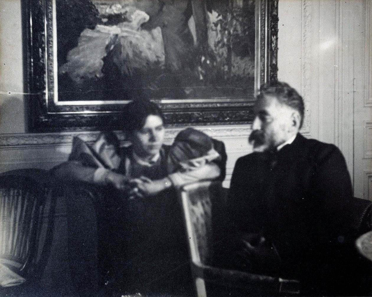 Muotokuva kirjailija Stephane Mallarmesta (1842-1898) ja Paule Gobillardista, Berthe Morisotin veljentytär”” Valokuva: Edgar Degas (1834-1917) 1896 Su. 0,29x0,37 m Pariisi, musee d