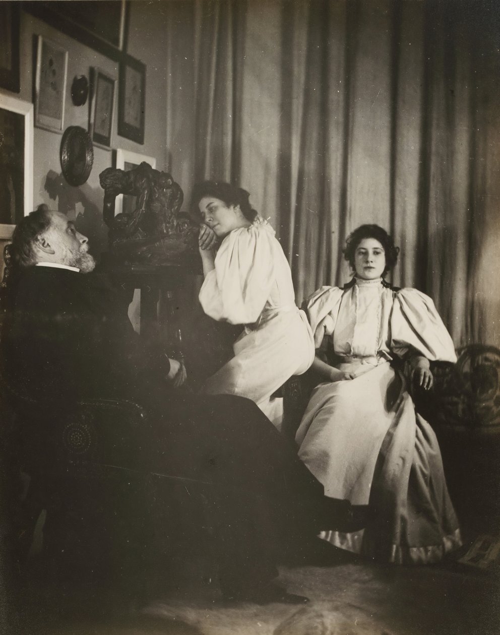 [Omakuva Christine ja Yvonne Lerollen kanssa], luultavasti 1895-96. tekijältä Edgar Degas