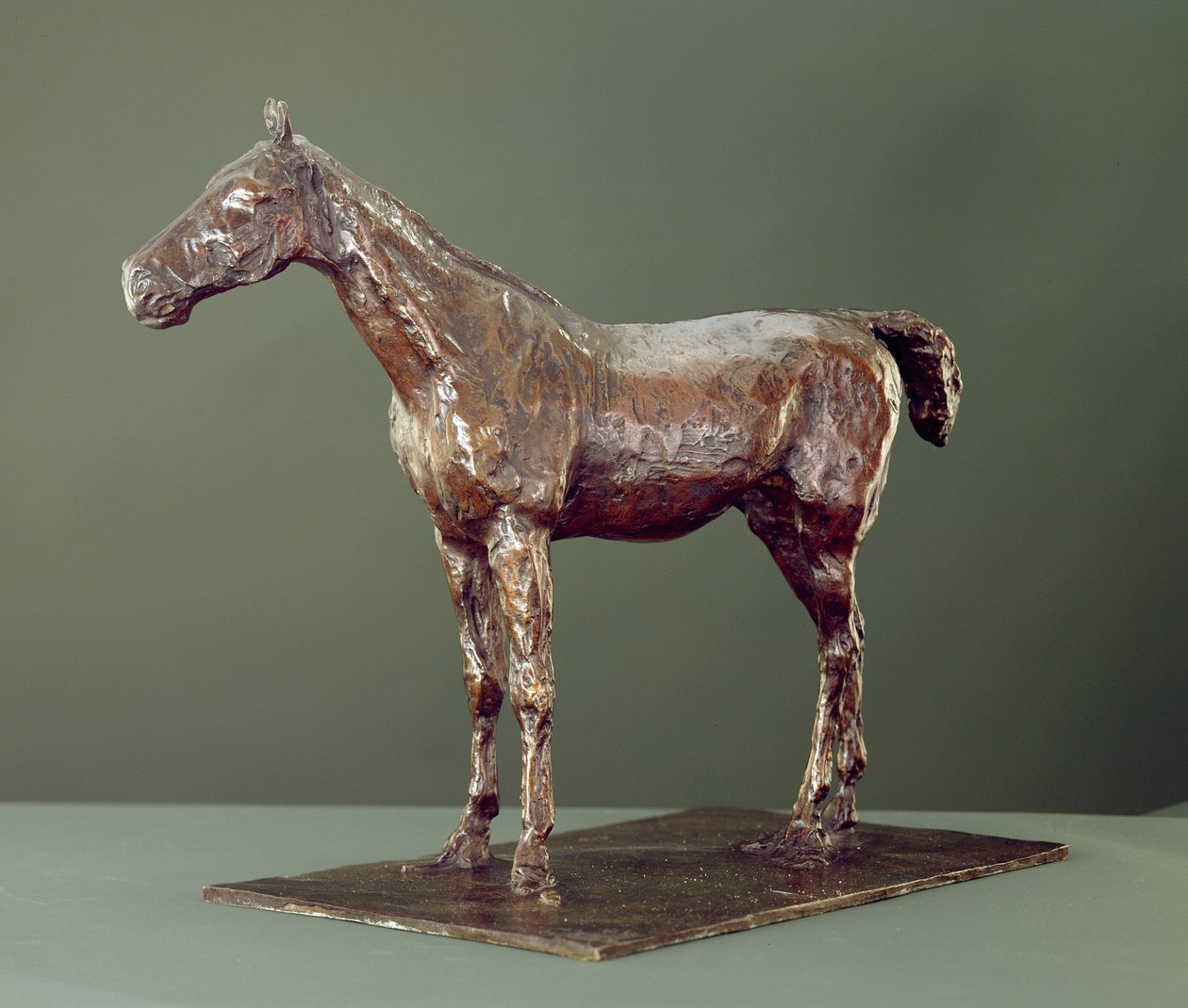 Seisova hevonen (pronssi) tekijältä Edgar Degas