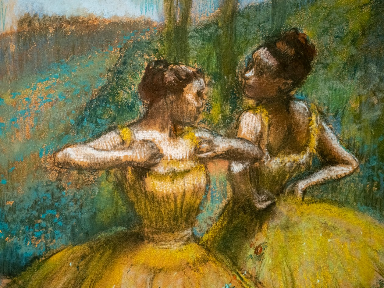 Kaksi tanssijaa keltaisessa (yksityiskohta). Noin 1896. Pastelli ja hiili kahdella paperiliuskalla. tekijältä Edgar Degas
