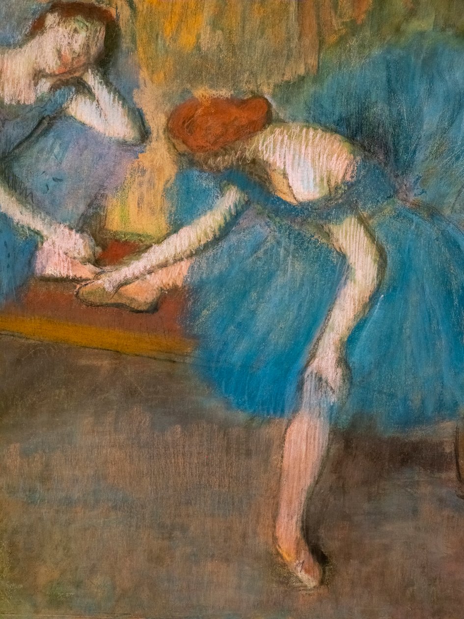 Kaksi lepäävää tanssijaa (tunnetaan myös nimellä "Blue dancers") (yksityiskohta). Noin 1898. Pastelli hienolle veliinipaperille. tekijältä Edgar Degas