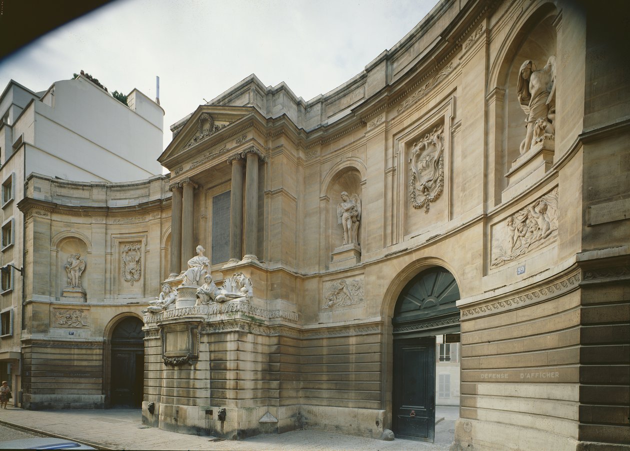 Fontaine des Quatre Saisons, Rue de Grenelle, rakennettu 1739-46 tekijältä Edmé Bouchardon