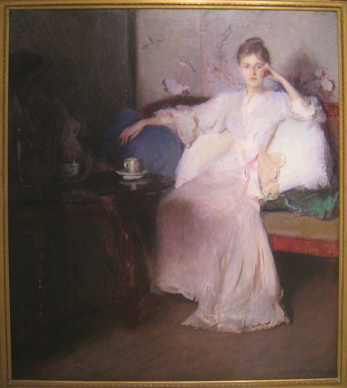 Järjestely vaaleanpunaisessa ja harmaassa iltapäiväteessä tekijältä Edmund Charles Tarbell