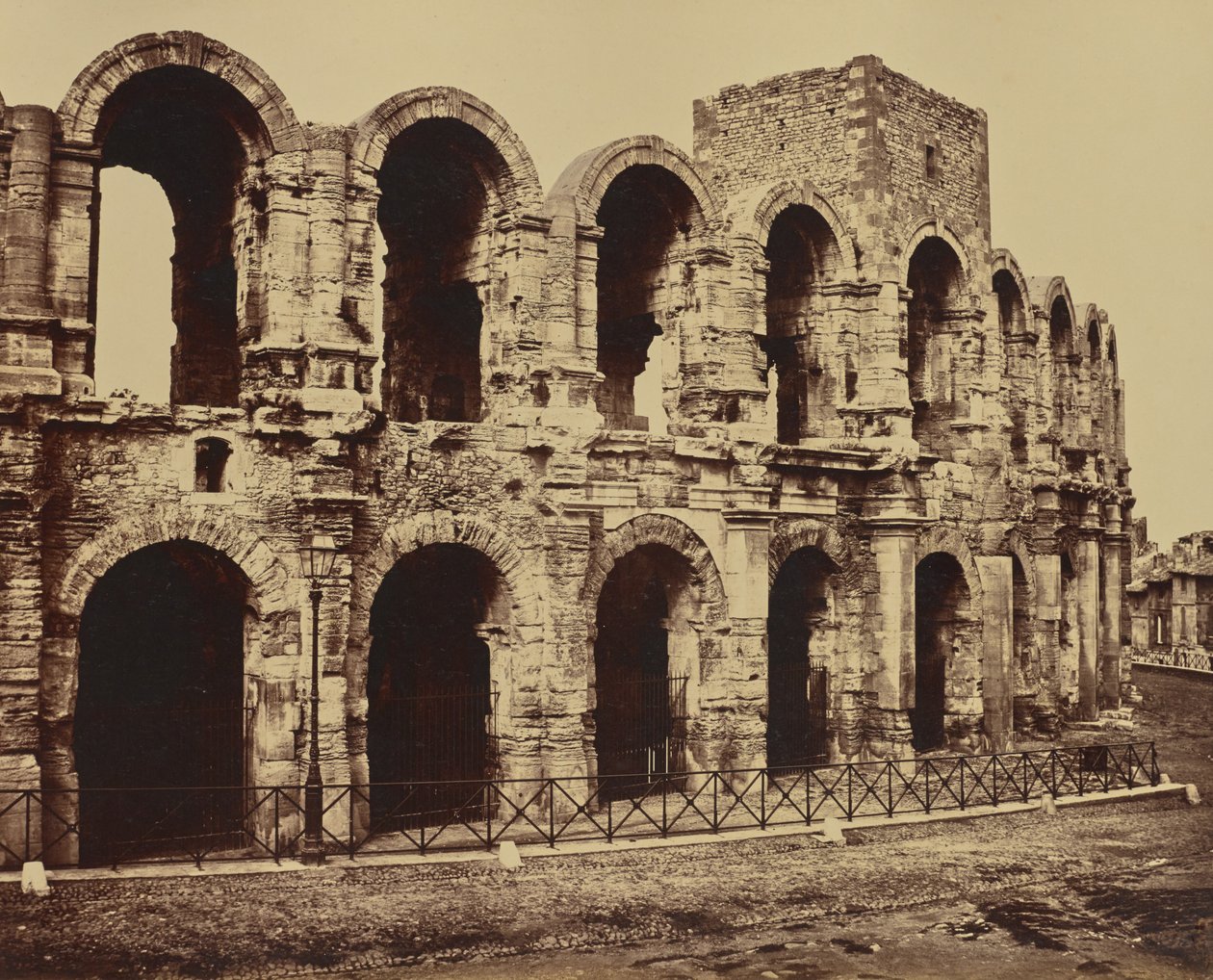 Arles. Amfiteatteri tekijältä Édouard Baldus