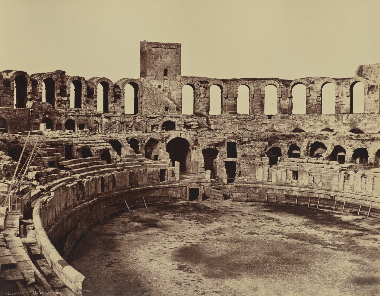 Arles. Amfiteatteri tekijältä Édouard Baldus