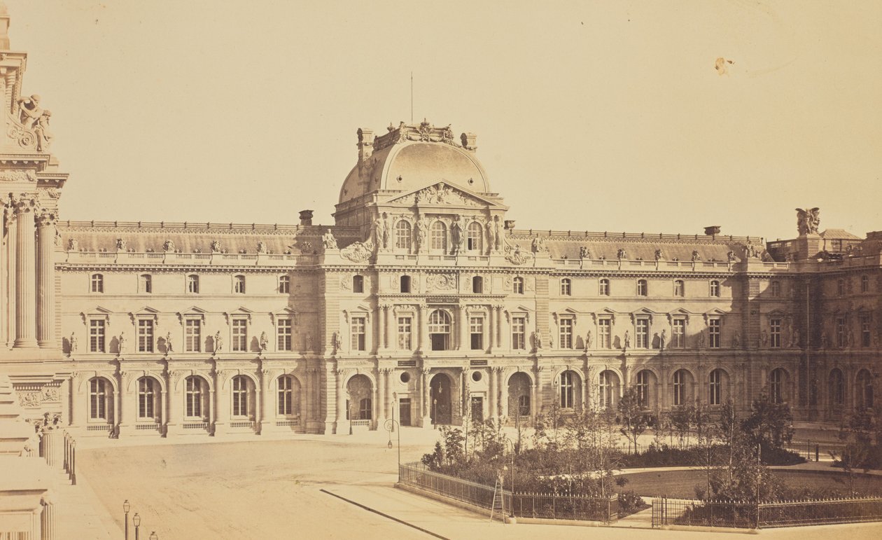 [Cour Napoléon ja Pavillon Sully Turgot-siiven suunnasta nähtynä, Louvre, Pariisi] tekijältä Édouard Baldus
