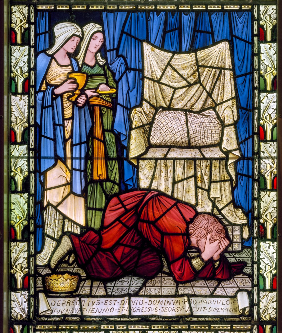 Kuningas Daavid itkee ja rukoilee sairaan lapsensa hengen puolesta ja hyväksyy sitten lapsen kuoleman, noin 1896 (lasimaalauksia). tekijältä Edward Burne-Jones