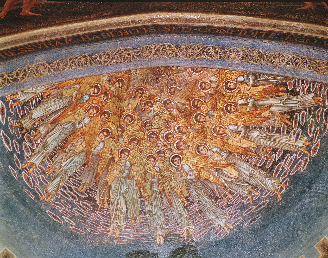 Huonekalut ja erilaiset esineet 1100- ja 1300-luvuilta tekijältä Edward Burne Jones