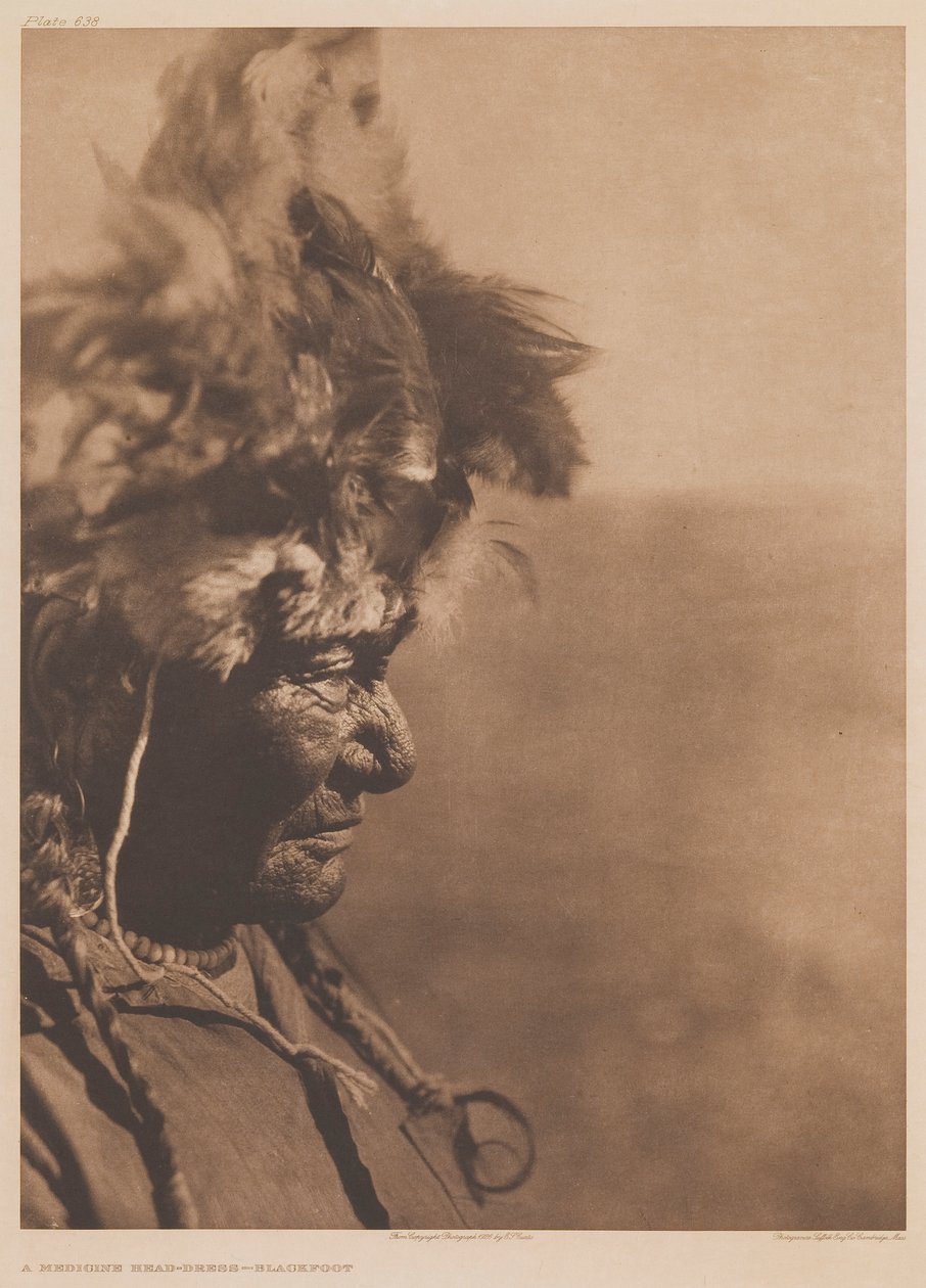 Lääketieteellinen päähine — Blackfoot-intiaanit tekijältä Edward S. Curtis