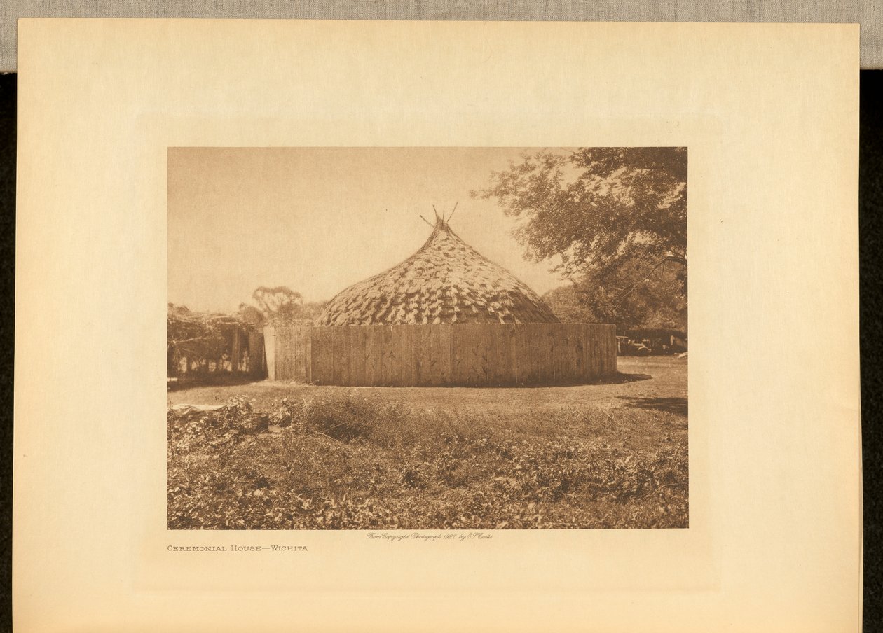Ceremonial House - Wichita tekijältä Edward S. Curtis