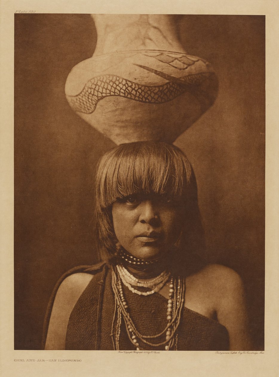 Tyttö ja purkki – San Ildefonso tekijältä Edward S. Curtis