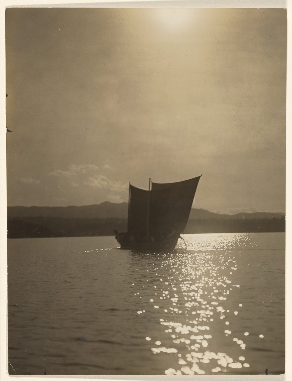 [Aamunkoiton harmaassa valossa Yaklus-soturit kääntyivät pois] tekijältä Edward S. Curtis