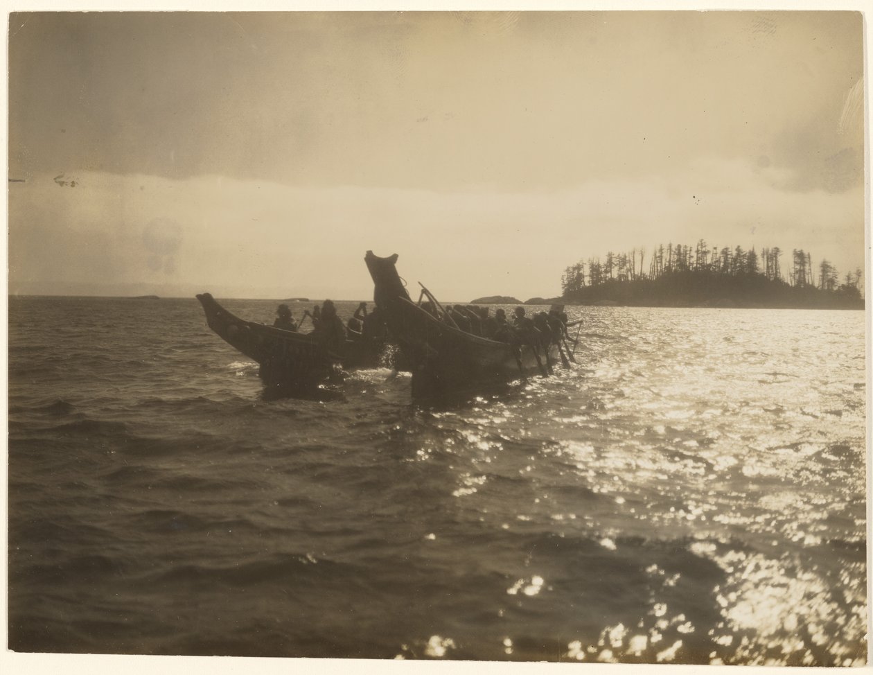 [Hulluna he ajoivat veneensä veden poikki] tekijältä Edward S. Curtis