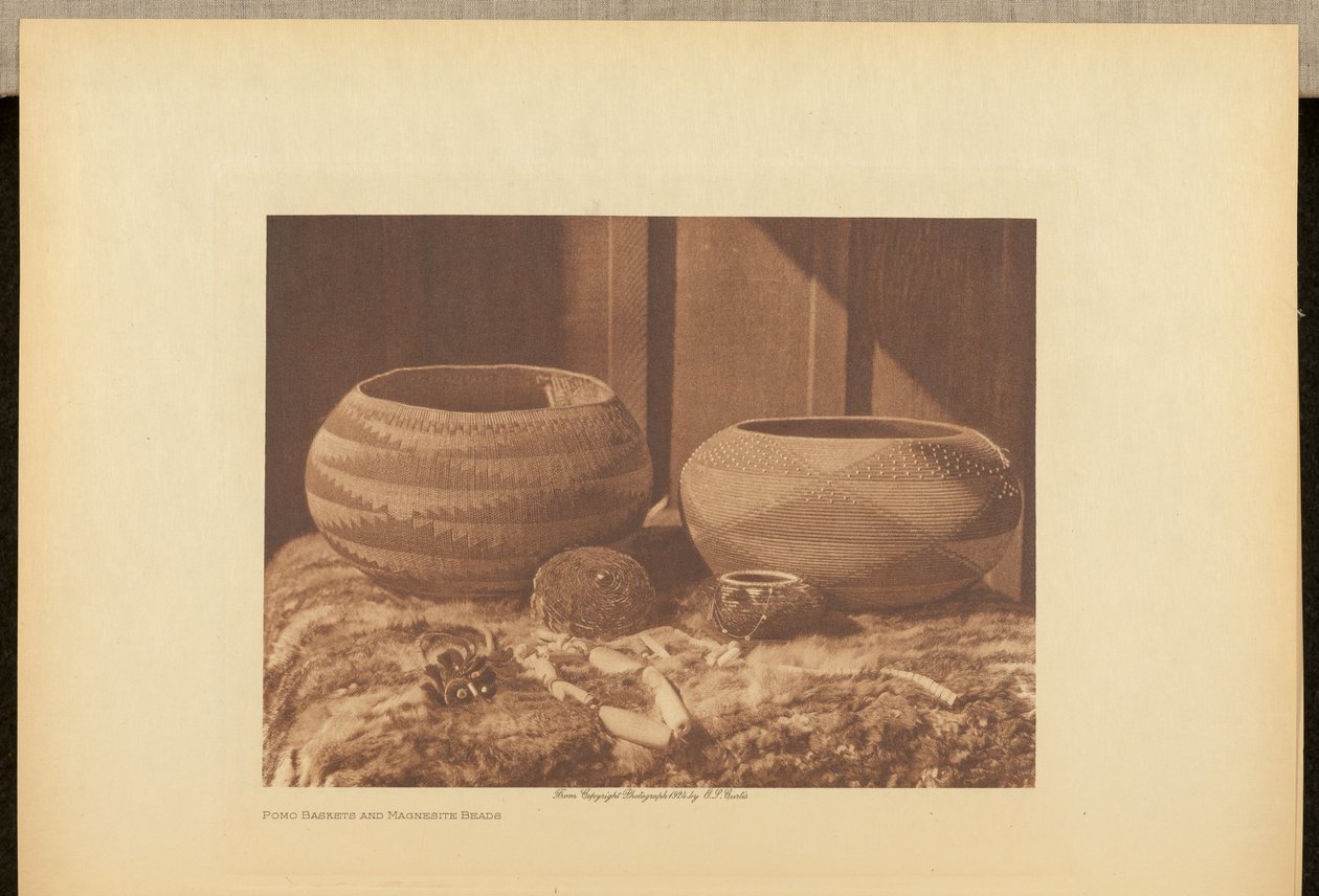 Pomo-korit ja magnesiittihelmet tekijältä Edward S. Curtis