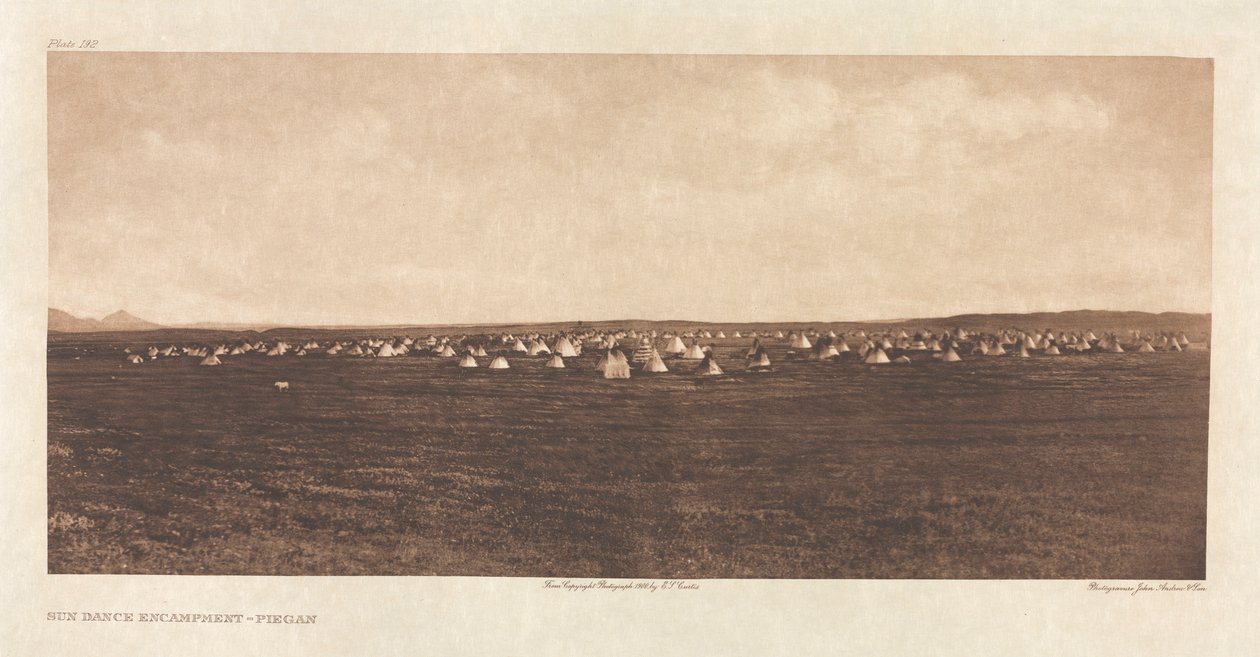 Portfolio VI, levy 192: Sun Dance Campment - Piegan tekijältä Edward S. Curtis