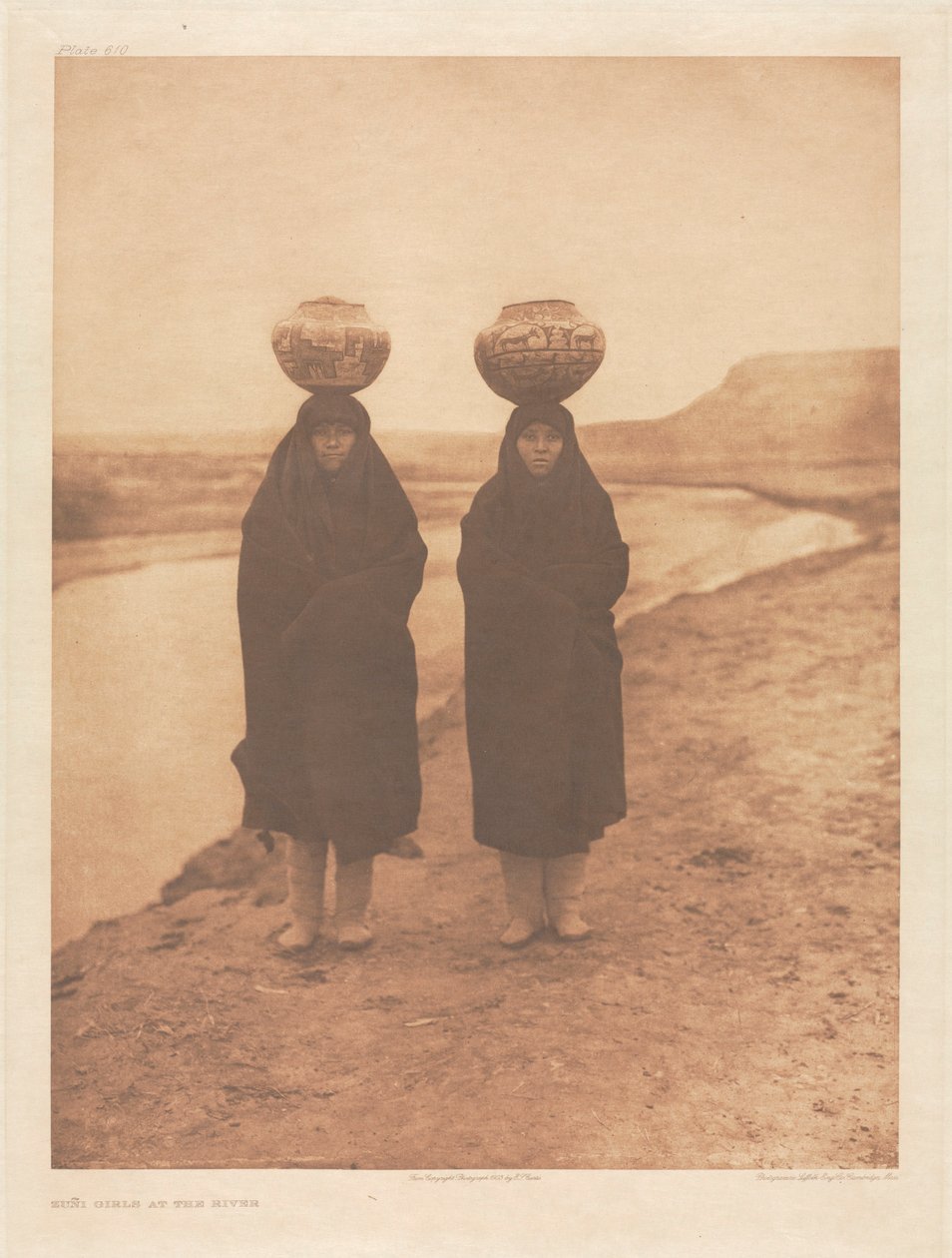 Salkku XVII, levy 610: Zuñi Girls at the River tekijältä Edward S. Curtis