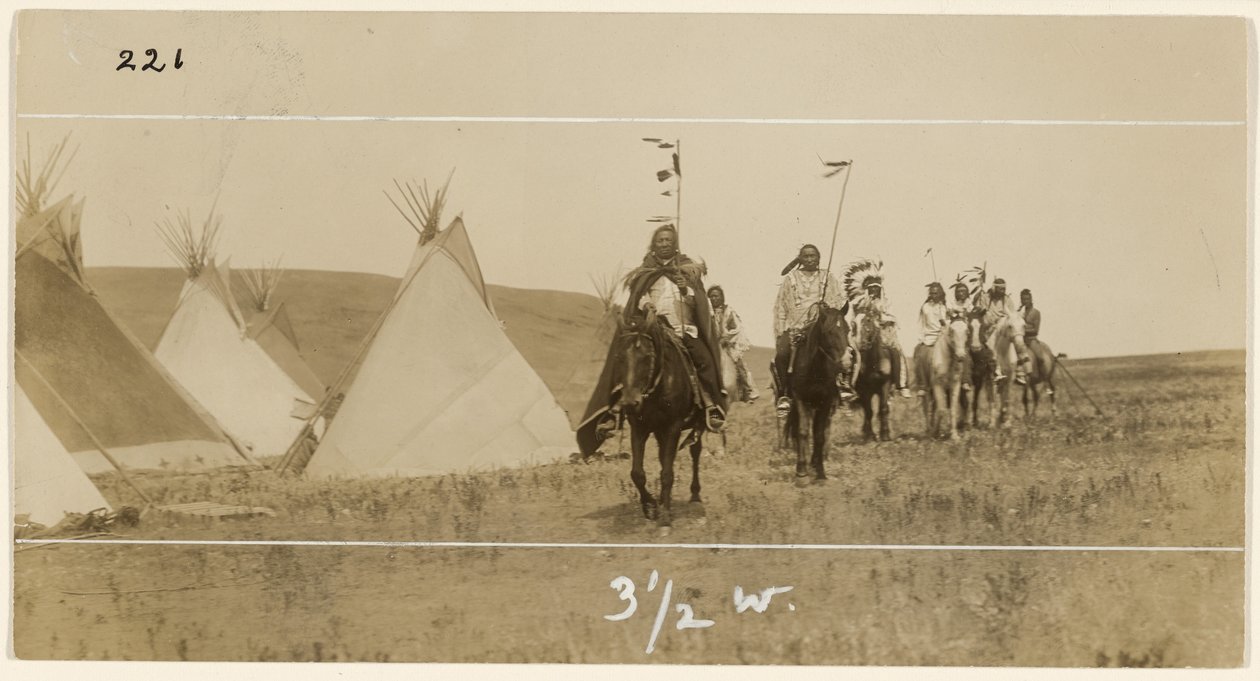 [Ratsastajia ja tiipiitä] tekijältä Edward S. Curtis