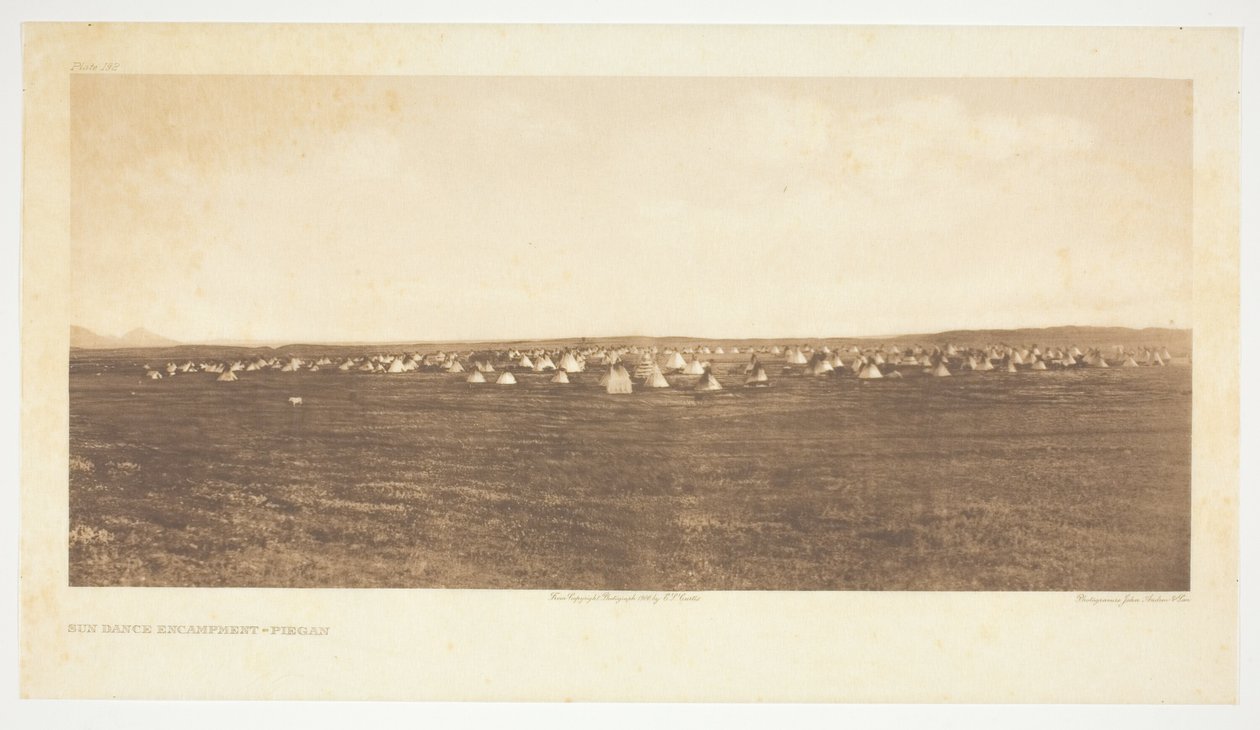 Sun Dance -leiri-Piegan tekijältä Edward S. Curtis