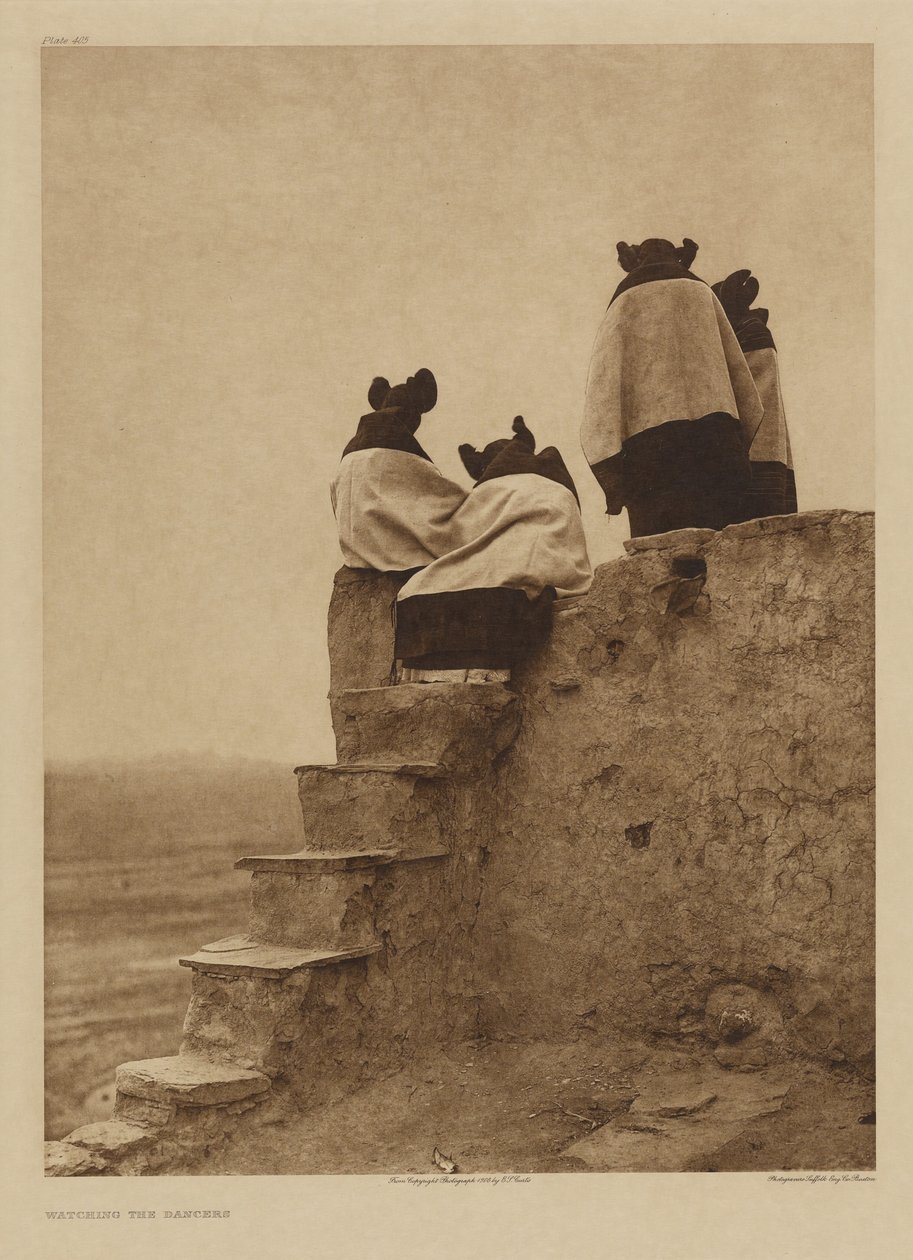 Tanssijoita katselemassa tekijältä Edward S. Curtis