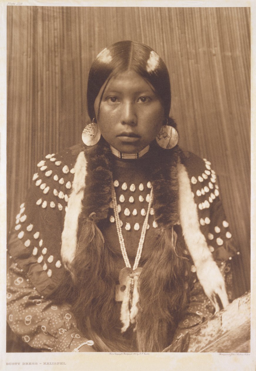 Pölyinen mekko - Kalispel tekijältä Edward Sheriff (after) Curtis