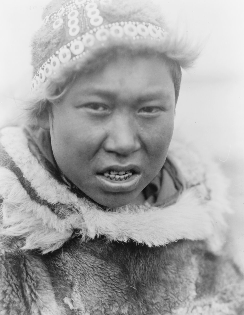 Eskimonuori Hooper Baystä, Alaskasta, n. 1929 (m/v kuva) tekijältä Edward Sheriff Curtis