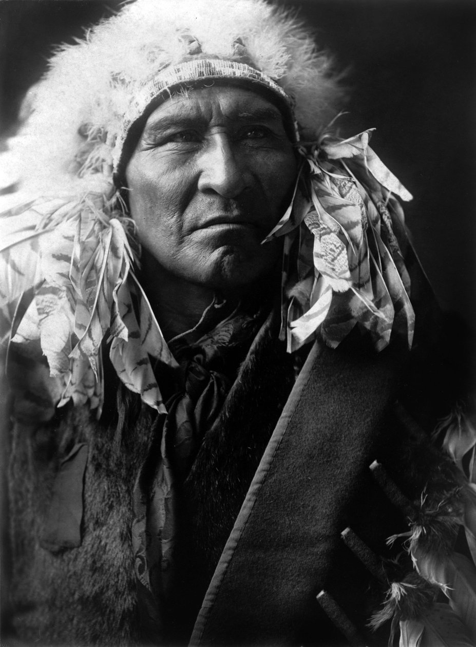 Leipä, intialainen Apsaroke, n. 1908, valokuva Edward S. Curtis tekijältä Edward Sheriff Curtis